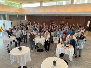 Gruppenfoto der Teilnehmenden des gemeinsamen Seminars von SVTP/SAVIR zu Tiermodellen in der Forschung 